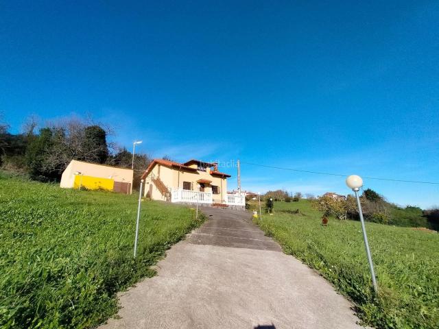 Casa en venta en Pravia. BONITA Y SOLEADA CASA EN VENTA CON GRAN JARDÌN Y VSTAS, EN PRAVIA, ASTURIAS. Casas.