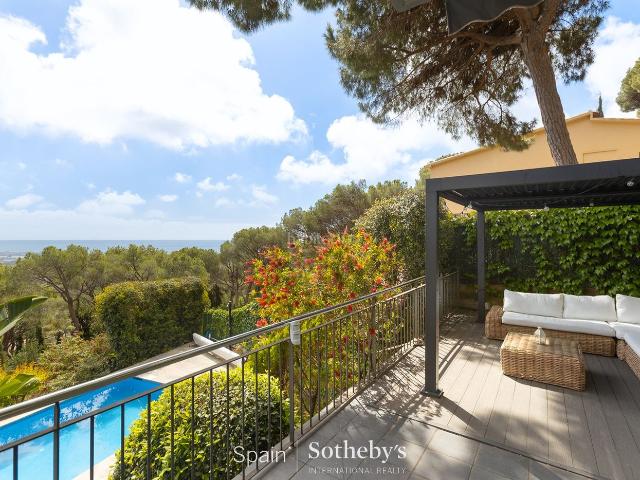 Casa en venta en Premià de Dalt. Casa moderna con vistas al mar y mucha privacidad en Premià de Dalt. Casas Premià de.