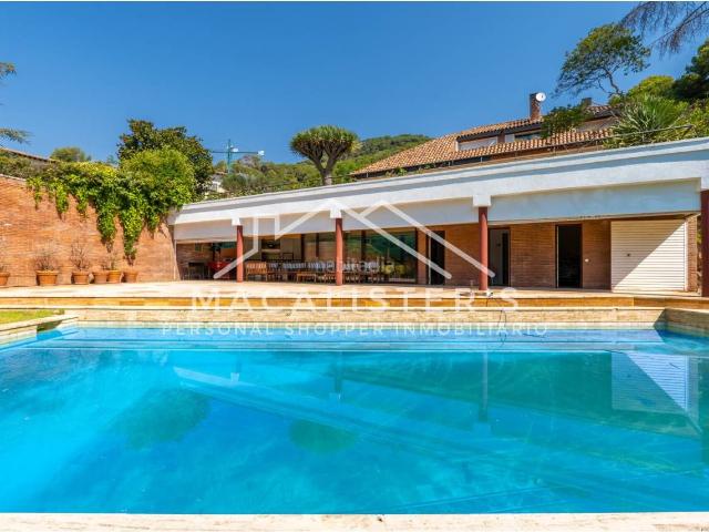 Casa en venta en Premià de Dalt. Villa mediterránea con piscina en Premià de Dalt. Casas Premià de.