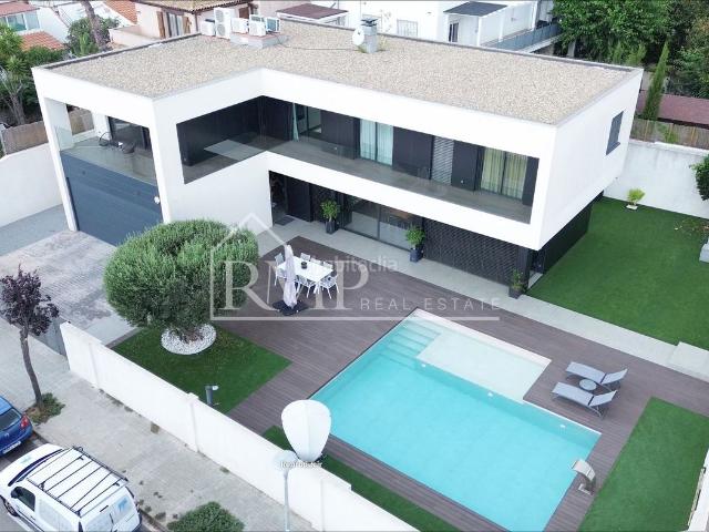 Casa en venta en Premià de Mar, Sector Est. Increíble casa de lujo en el centro del pueblo. Casas Premià de.