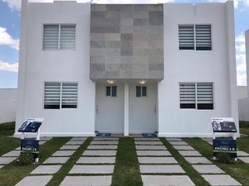 Casa en venta en privado con alberca en León Guanajuato zona norte