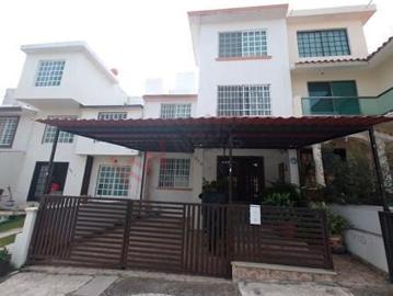 Casa en venta en privada cerrada en El Fracc. El Diamante