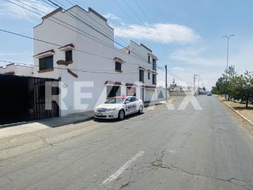 Casa en venta en privada al Oriente de la ciudad