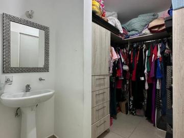 CASA EN VENTA EN PRIVADA LA PERLA PREMIUM A PERISUR