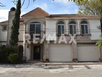 CASA EN VENTA EN PRIVADA NARANJOS