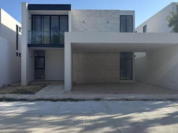 Casa en venta en Privada Varena Living, Santa Gertrudis Copo, Mérida