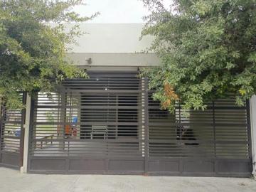 CASA EN VENTA EN PRIVADAS DE SANTA ROSA APODACA EN ESQUINA Y EXCEDENTE EQUIPADA