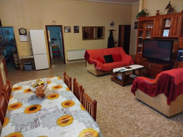 Casa en venta en Quintanar de la Orden. Espectacular vivienda con 3 casas independientes ideal para familias o inversión. Casas Quintanar de la.