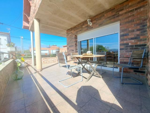 Casa en venta en Rubí, Can Vallhonrat. Casas.