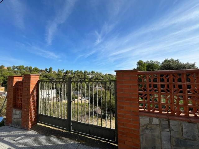 Casa en venta en Rubí, Castellnou Can Mir Can Solà. MAGNÍFICA CASA DE OBRA NUEVA UNIFAMILAR AISLADA, TODA EN PLANTA DE 4 HABITACIONES Y 150 M2 EN PARCELA DE 450 M2. Casas.