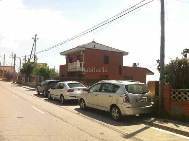 Casa en venta en Rubí, Castellnou Can Mir Can Solà. Casa unifamiliar con amplia parcela, excelente potencial y privacidad en Rubí. Casas.