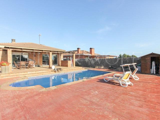 Casa en venta en Rubí, Castellnou Can Mir Can Solà. COMODIDAD EN RUBÍ. Casas.