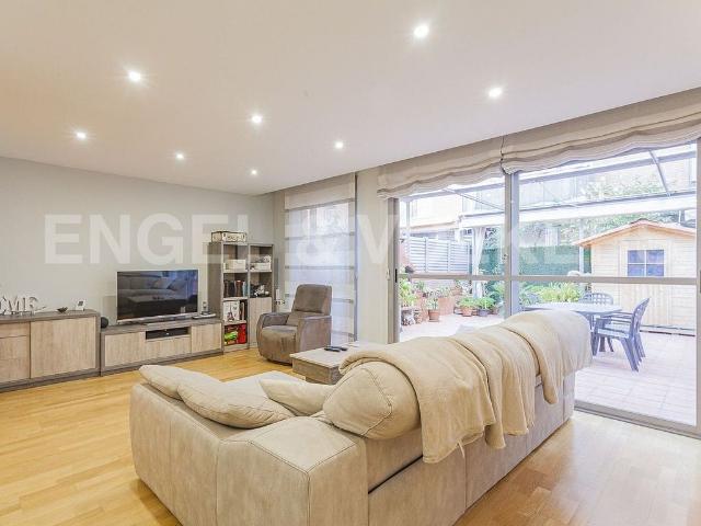 Casa pareada en venta en Rubí, de 223 m² 3 habitaciones por 550.000