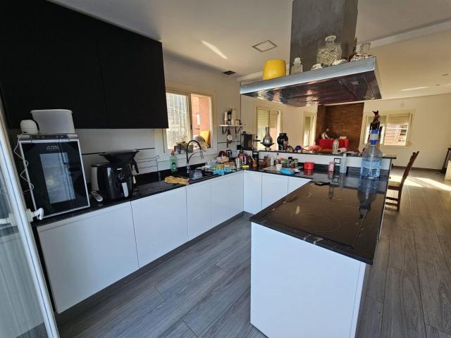 Casa en venta en Rubí, Els Avets Can Serrafossà Ximelis. CASA DE 2 PLANTAS CON PISCINA Y GARAJE EN VENTA EN BARCELONA. Casas.
