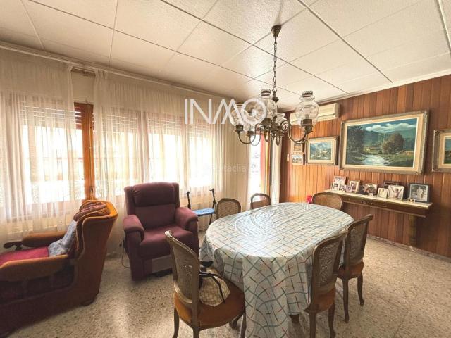 Casa en venta en Rubí, Progrés. Casa con local y garaje en venta en zona Mercado de Rubí. Casas.