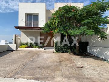 CASA EN VENTA EN REAL DE JURIQUILLA