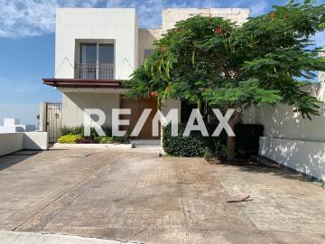 CASA EN VENTA EN REAL DE JURIQUILLA