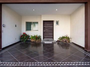 Casa en Venta en Real de Valdepeñas, dentro de Coto