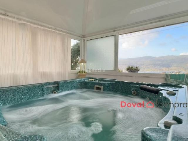 Casa en venta en Redondela. Casa con terreno y vistas a la Ría a 10 minutos del centro Vigo. Casas.