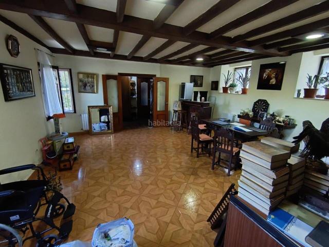 Casa en venta en Reocín. Casa montañesa rehabilitada de 320 m con jardín, garaje para dos coches y zona exterior en Caranceja. Casas.