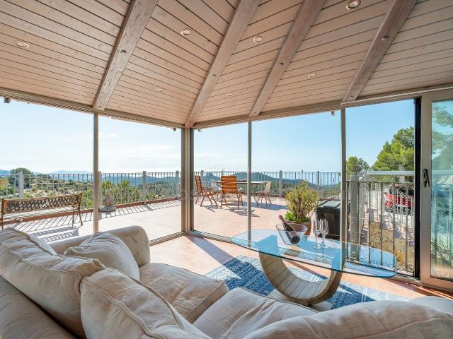 Casa en venta en Relleu. Chalet independiente en Relleu con vistas al mar y a la montaña. Casas.