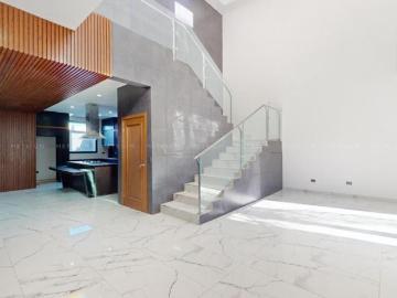CASA EN VENTA EN RESIDENCIAL CUMBRES CON ALBERCA FRENTE A PARQUE