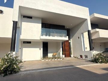 Casa en Venta en Residencial Delaterra al Norte de la Ciudad P