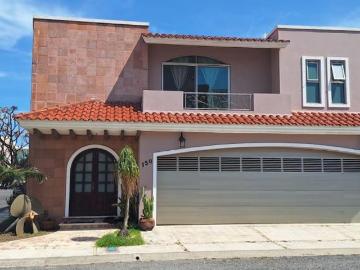 Casa en Venta en Residencial Lomas del Sol 4 Recamaras y Alberca