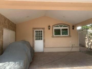 Casa en Venta en Residencial Los Frailes Zapopan Exclusividad y Confort