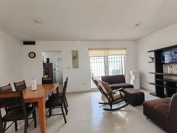 Casa en venta en Residencial Senderos | 3 recámaras y baño completo en planta baja