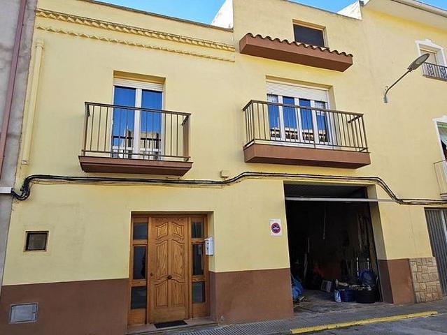 Casa adosada en venta en calle Casetes, Riba Roja d´Ebre, de 300 m² 4 habitaciones por 225.000