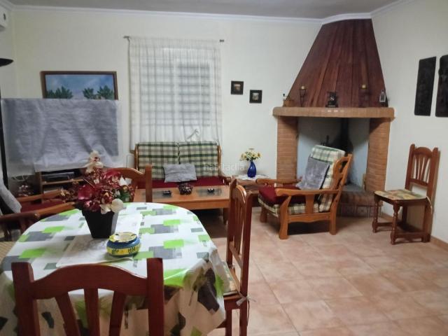 Casa en venta en Riba roja de Túria. Chalet de una sola planta en parcela compartida, no hipotecable. Casas Riba roja de.