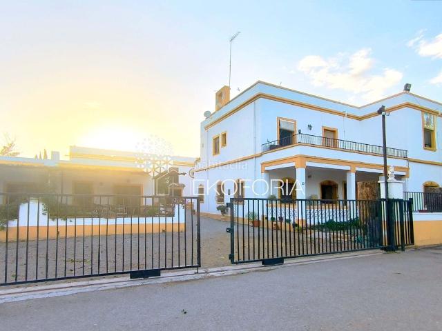 Casa en venta en Riba roja de Túria. MASÍA CON CENTRO ECUESTRE JUNTO A VALENCIA 38 BOXES Y 10.000 M DE TERRENO. Casas Riba roja de.