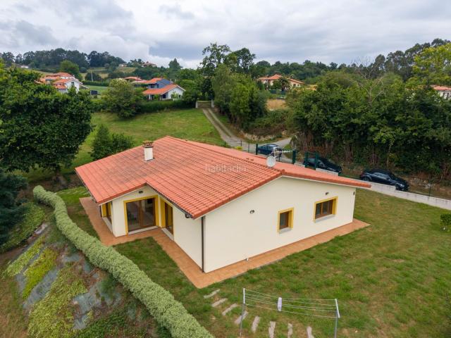 Casa en venta en Ribadesella. Precioso chalet de una planta en Ribadesella. Casas.