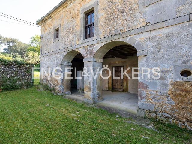 Casa en venta en Ribamontán al Monte. Casona del siglo XVII y finca en Anero. Casas Ribamontán al.