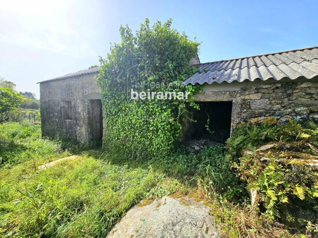 Casa en venta en Ribeira, Carreira. Casa de piedra con finca y vistas al mar en Carreira Ribeira gran potencial de reforma. Casas.