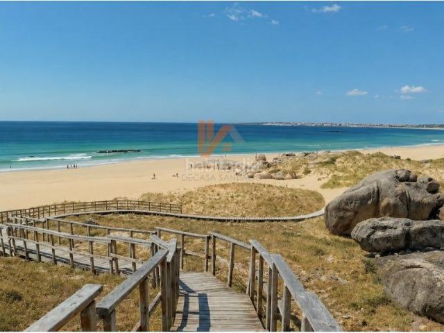 Casa en venta en Ribeira, Carreira. VENDEMOS CASA TRADICIONAL GALLEGA CON HÓRREO Y VARIAS CONSTRUCCIONES A UN PASO DE LA PLAYA EN RIBEIRA. Casas.
