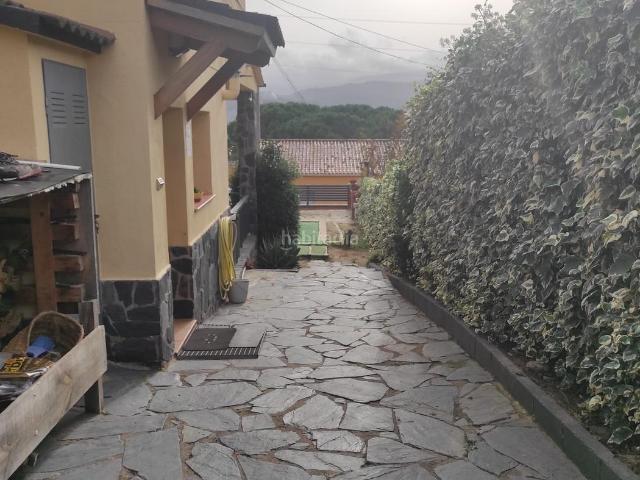 Casa en venta en Riells i Viabrea. Casa a 4 vientos situada en Riells i Viabrea muy buena ubicación. Casas Riells i.