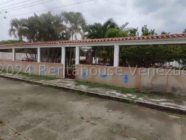 Casa en Venta en Río Chico el guapo Miranda 187 m2. 3 hab