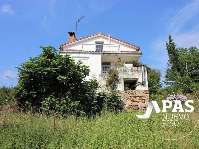 Casa en venta en Riotuerto. Riotuerto, a unos 20 kms de las playas de Somo y Loredo en Cantabria, en venta casa cabaña, con terreno. Casas.