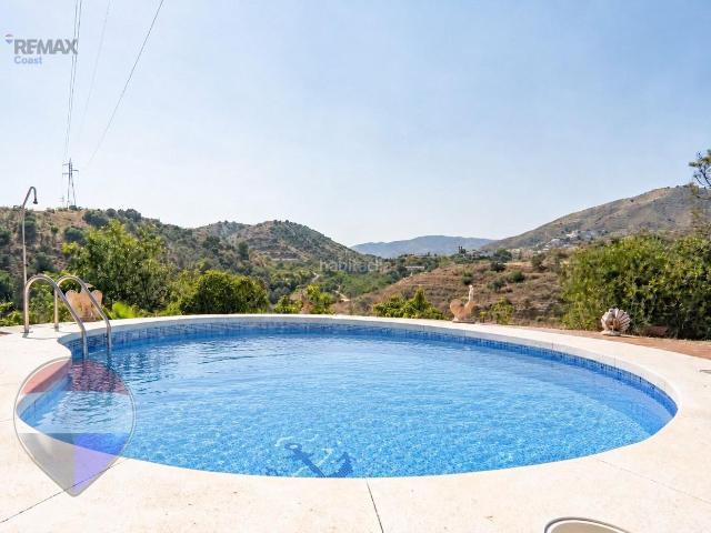 Casa en venta en Rincón de la Victoria, Lo Cea. Casa rústica con piscina en Los Cortijos, Rincón de la Victoria, a solo 5 minutos de la playa. Casas Rincón de la.