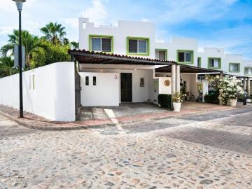 Casa en venta en Rincon del Cielo con jardin amplio y seguridad 24 7