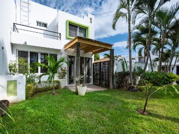Casa en venta en Rincon del Cielo con jardin amplio y seguridad 24 7