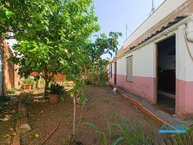 Casa en venta en Ripollet, Can Clos Pinetons. Casa en venta con gran patio de 94 m², zona Can Clos Pinetons de Ripollet. Casas.
