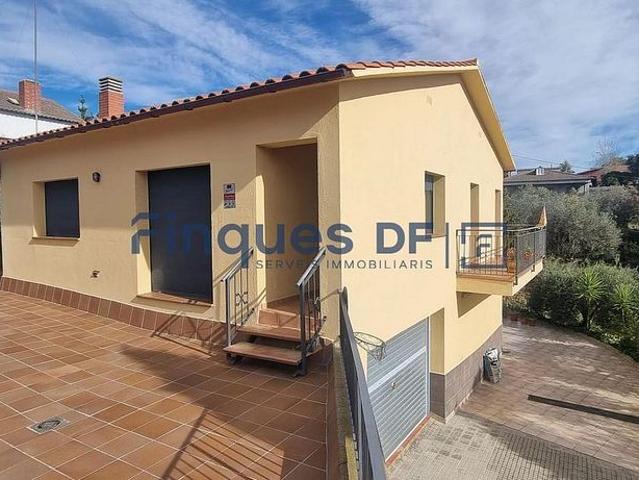 Chalet en venta en calle Castor, Riudarenes, de 160 m² 3 habitaciones por 232.000