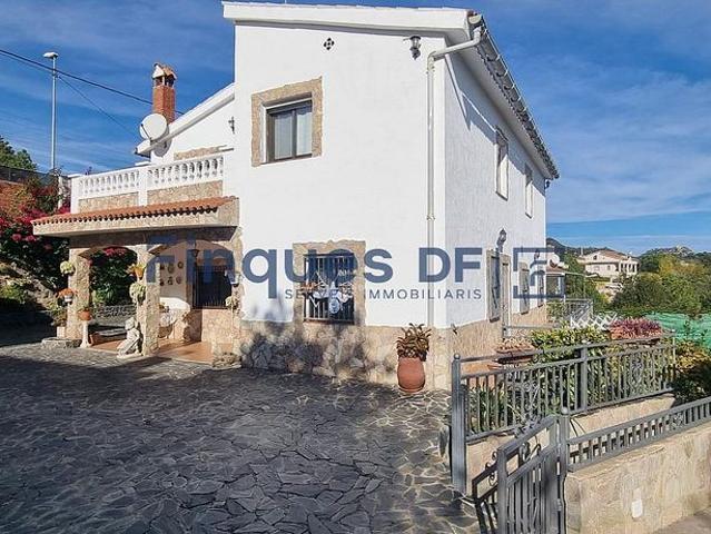 Chalet en venta en Riudarenes, de 200 m² 6 habitaciones por 308.000