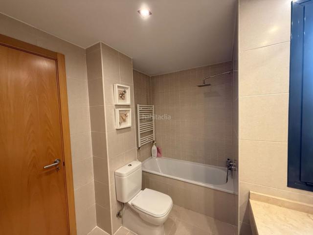 Casa en venta en Rivas Vaciamadrid, Centro. Chalet pareado con jardin privado en urbanizacion cerrada. Casas Rivas.