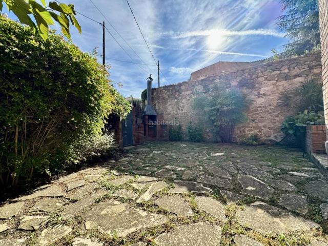 Casa en venta en Roca del Vallès La. CASA PAREADA EN PLENO CENTRO CON PATIO Y GARAJE. Casas Roca del Vallès.