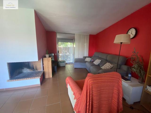 Casa en venta en Roca del Vallès La. Meravellosa casa amb jardí al centre de La Roca del Vallès. Casas Roca del Vallès.