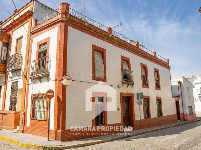 Casa en venta en Rociana del Condado. Casa señorial para reformar en el centro de Rociana del Condado con patio y azotea. Casas Rociana del.